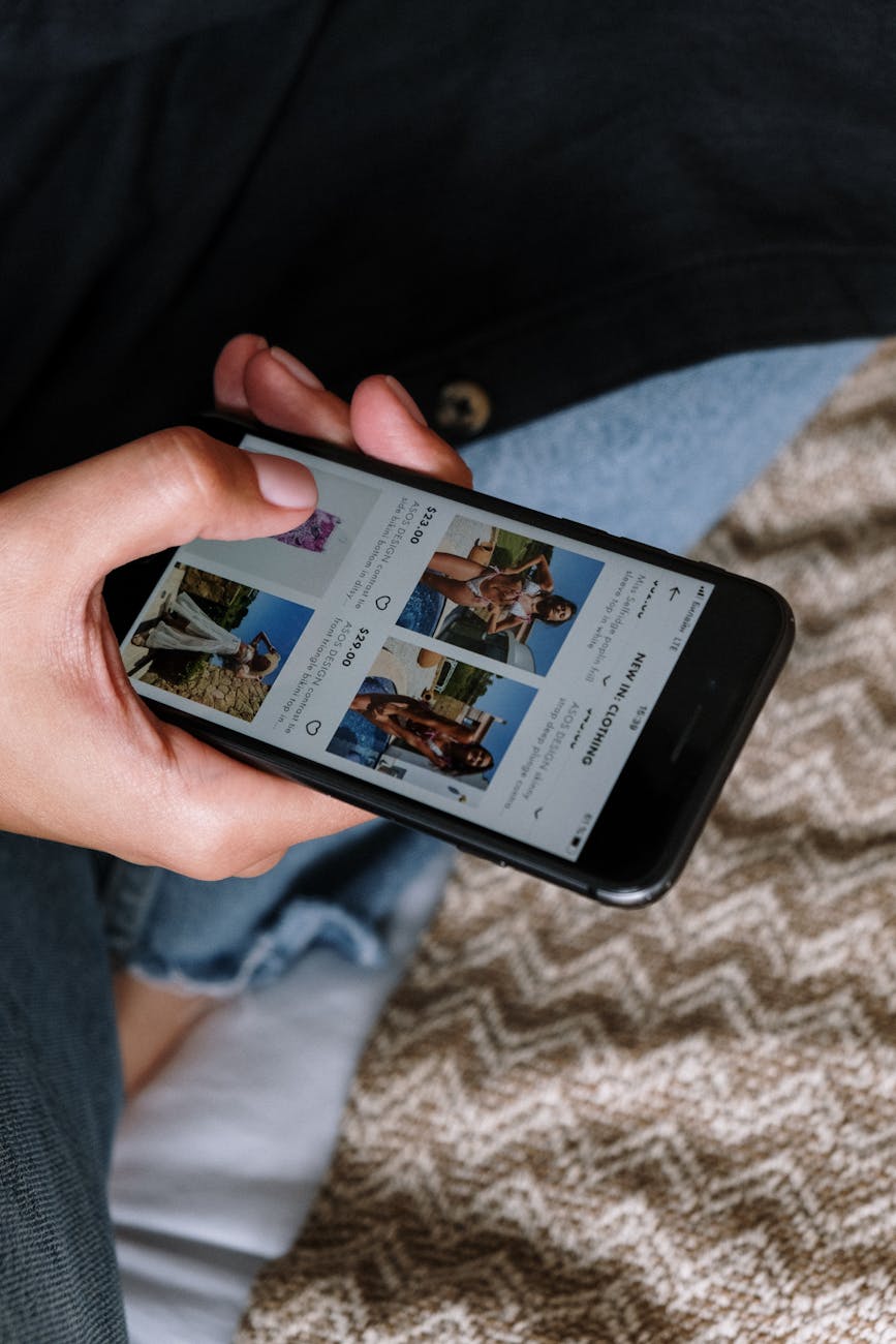 Mobile Magic: How the UAE Embraced the Tiny Internet Powerhouse