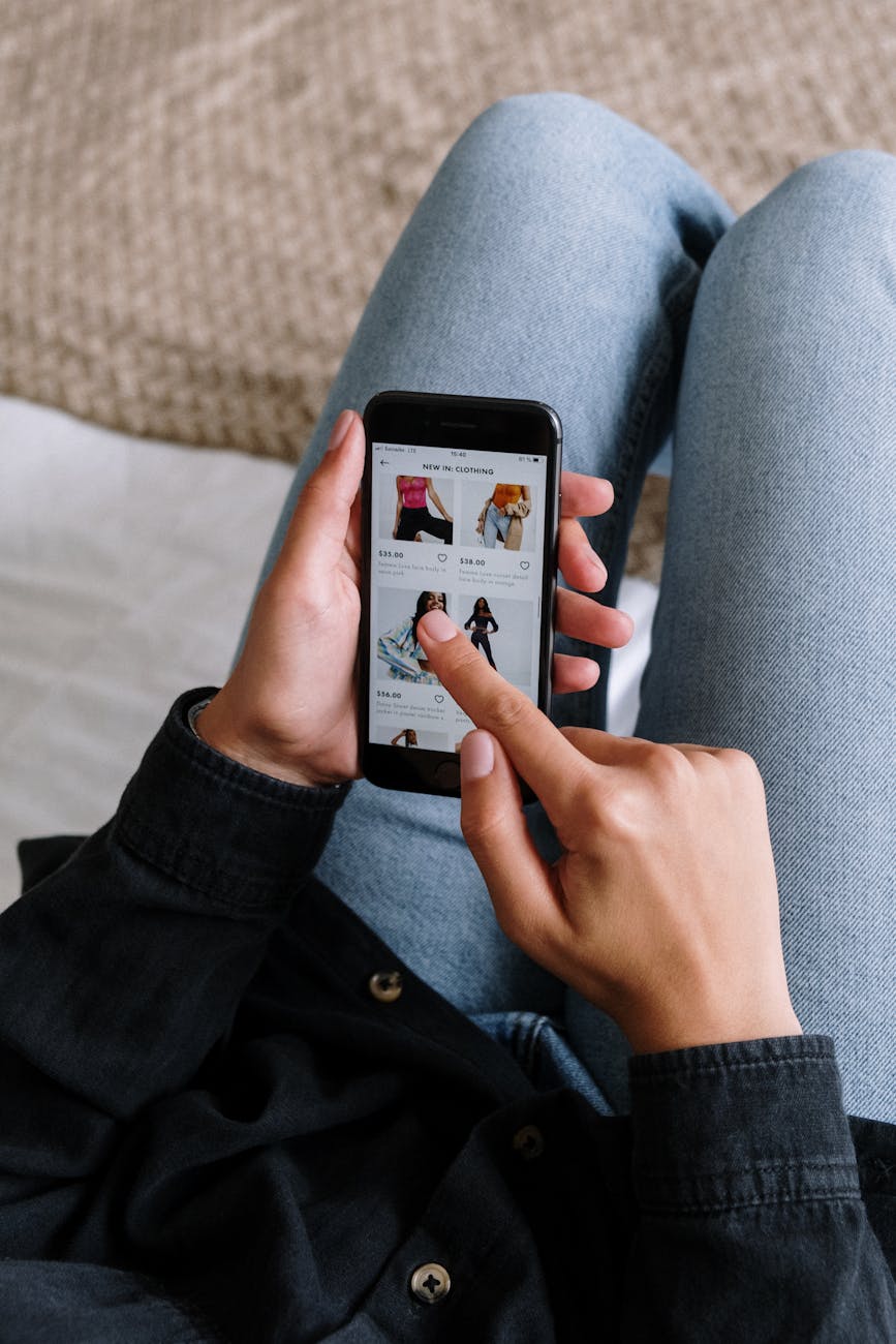 Navigating the Digital Maze: UAE’s Mobile Internet Regulations Explained